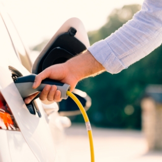 Empresas prestigiosas para alquilar un coche eléctrico en USA