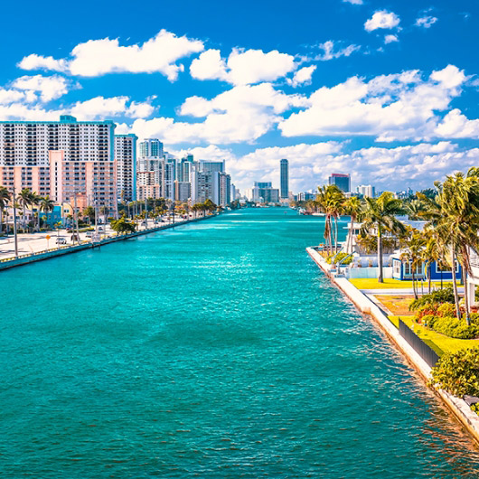 Te conectamos con las compañías de alquiler de coches más prestigiosas en el Aeropuerto de Fort Lauderdale