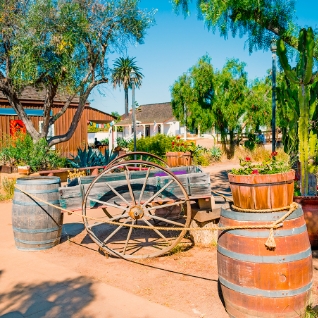 Agencias para rentar carros en Old Town, California